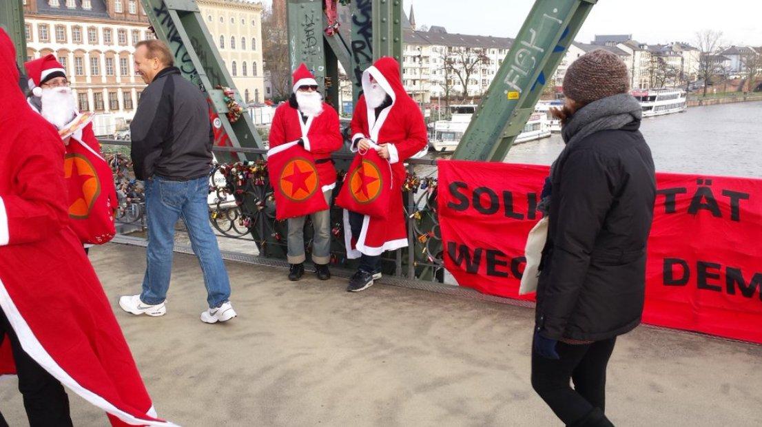 Almanya'da Noel baba kılığında PKK propagandası