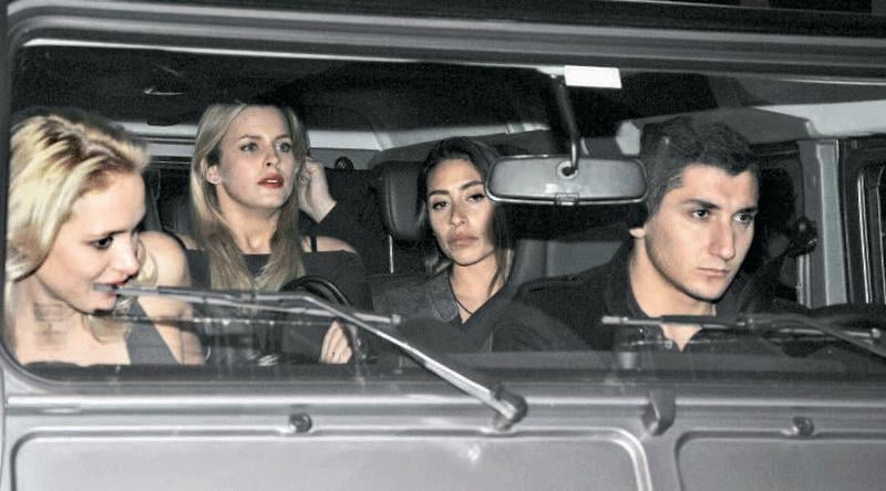 Cem Yılmaz 5 Rus kızla eğlendi