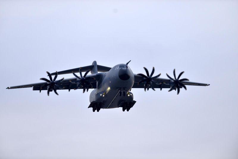 Almanya'nın keşif uçakları İncirlik'e indi