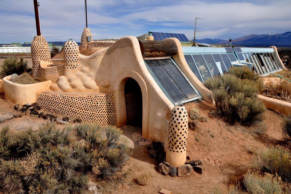 ABD'li mimar geri dönüşüm malzemeleri ile ev yapıyor