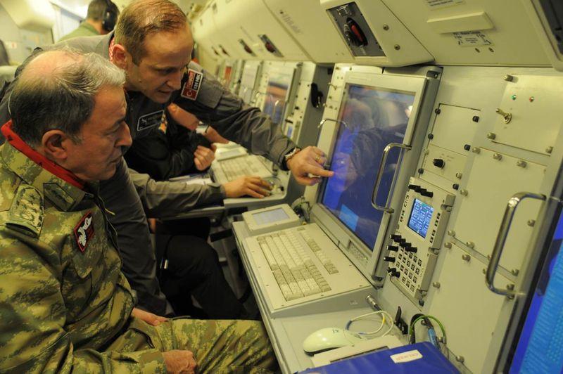 Orgeneral Akar, görev uçuşuna katıldı