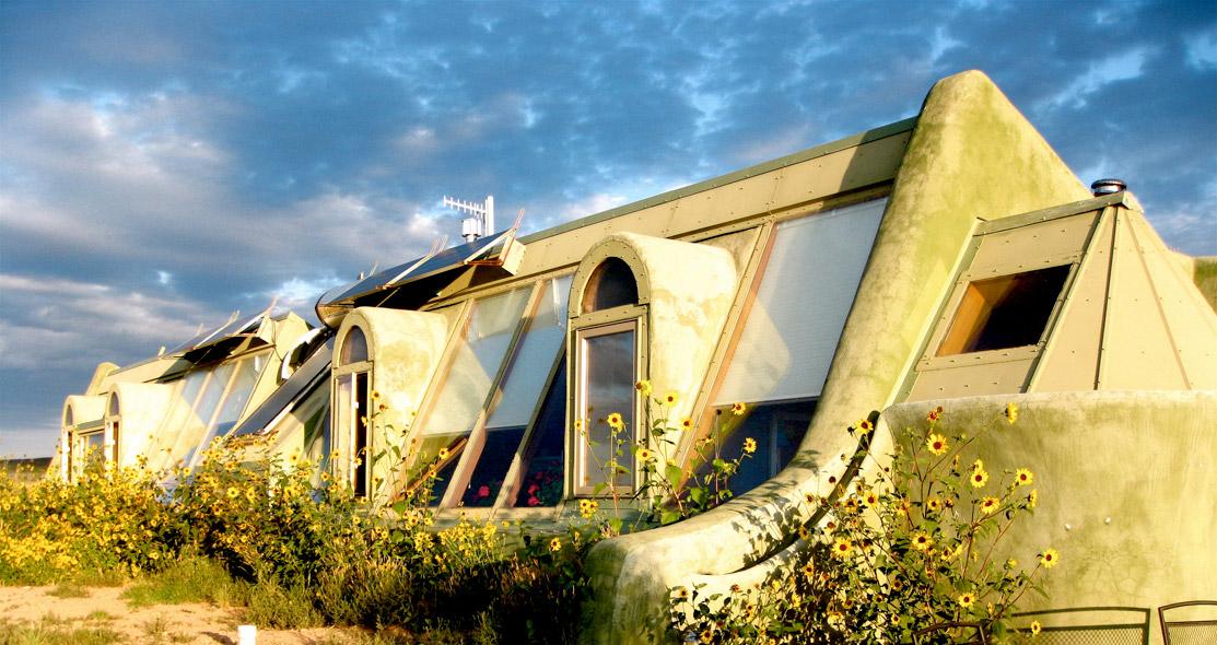 ABD'li mimar geri dönüşüm malzemeleri ile ev yapıyor