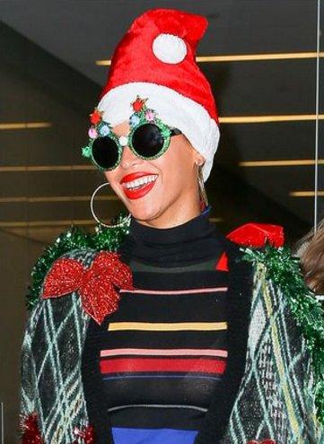 Beyonce Noel partisinde eğlendi