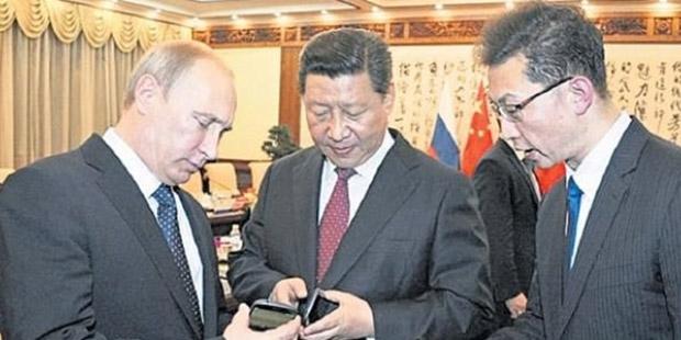 Rus telefonu YotaPhone Türkiye’de satışa çıktı