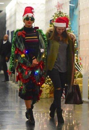 Beyonce Noel partisinde eğlendi