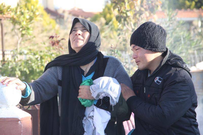 Batan bottan kurtulan anne kızının cesediyle 5 km yürüdü