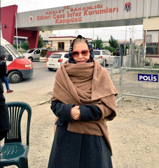 Nazlı Ilıcak Silivri'de umut nöbetinde