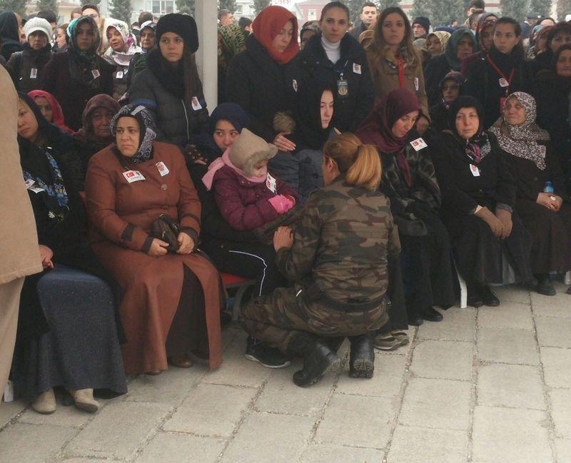 Şehit kızı özel harekat montuyla ısındı