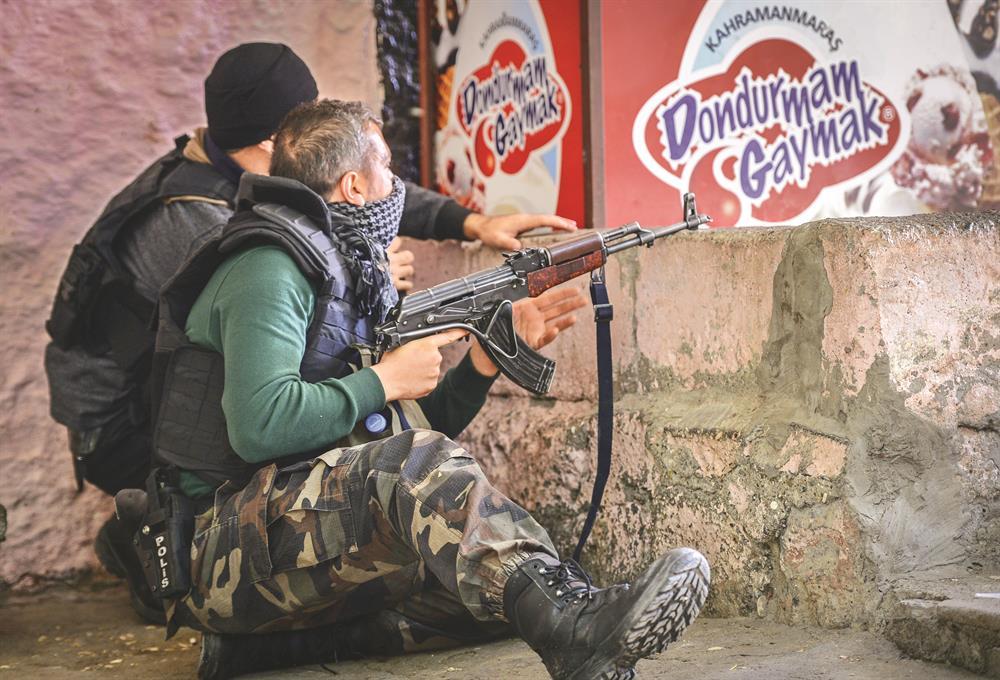 10 bin askerle süpürme operasyonu başladı