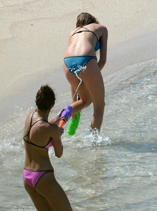 Victoria's Secret meleklerinin su savaşı