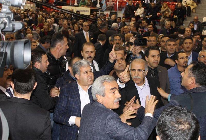 CHP İzmir İl Kongresi'nde kontenjan kavgası