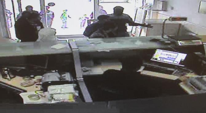 Adana'da kadın şalvarı giyen hırsız 5 bin lira çaldı