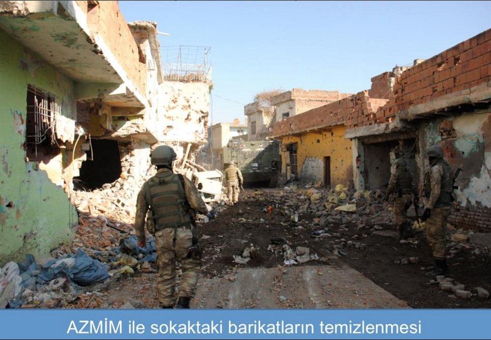 PKK okulları önce karargah yaptı sonra yaktı