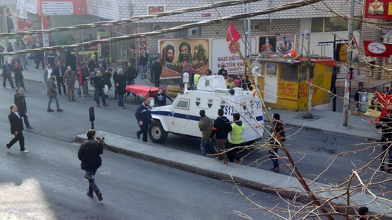 Figen Yüksekdağ teröristin cenazesine katıldı