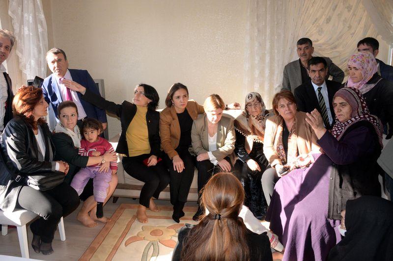 CHP'li kadın vekiller Diyarbakır'a gitti