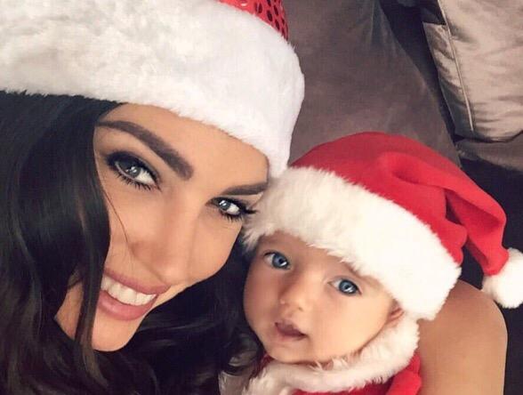 Sneijder'in oğlu Xess Xava annesiyle poz verdi