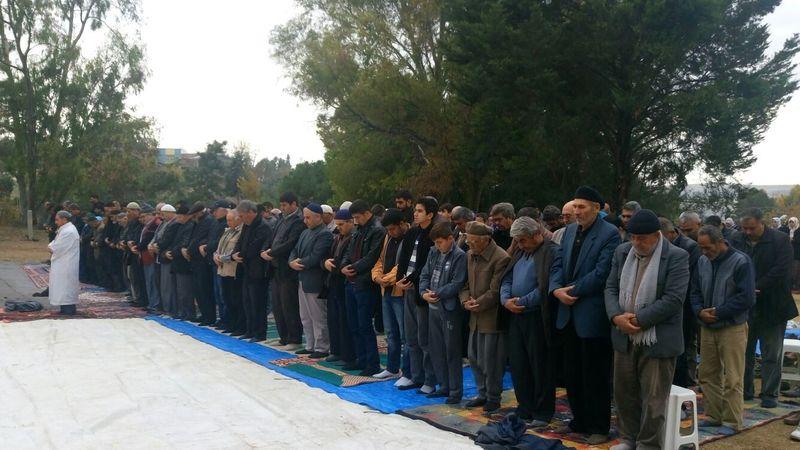 Adana'da ters cübbeyle yağmur duası