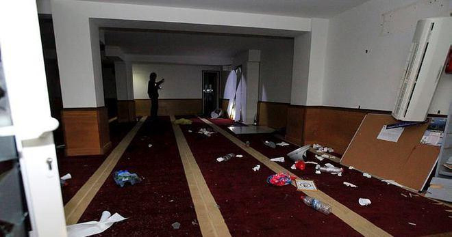 Fransa'da mescide saldırıp Kur'an-ı Kerim yaktılar