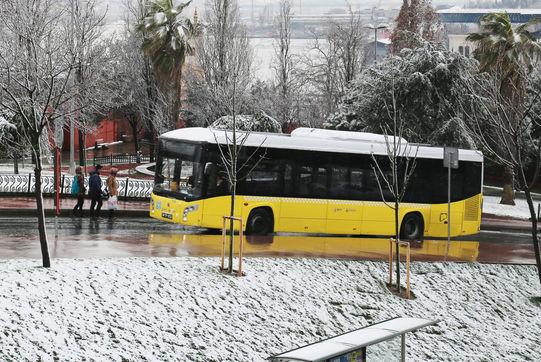 İETT'nin yılbaşı günü yapacağı otobüs ek seferleri