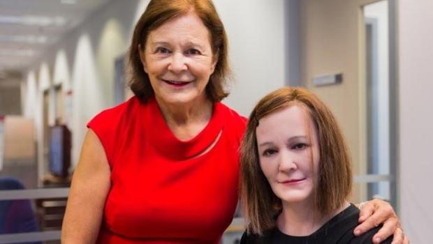 Singapur'da insansı robot tanıtıldı