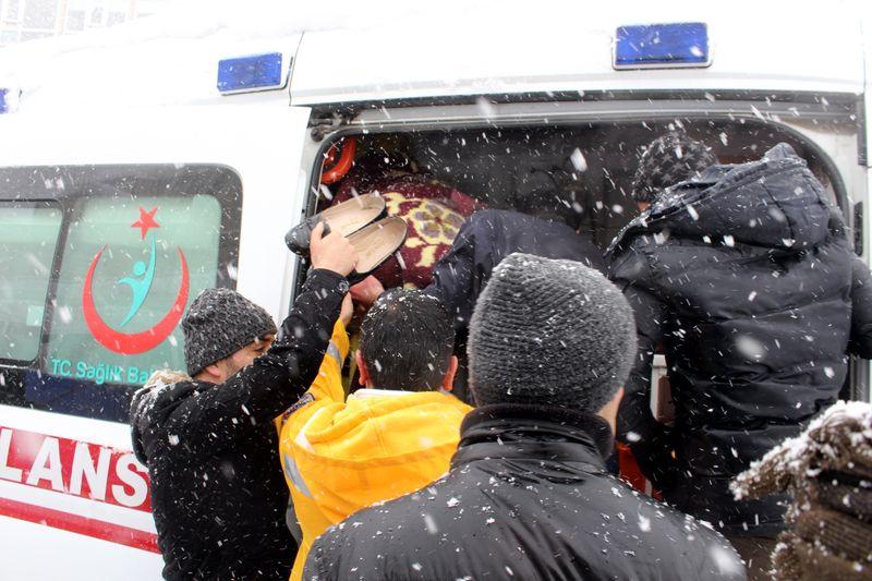 Hakkari'deki hendekler hayatı olumsuz etkiliyor