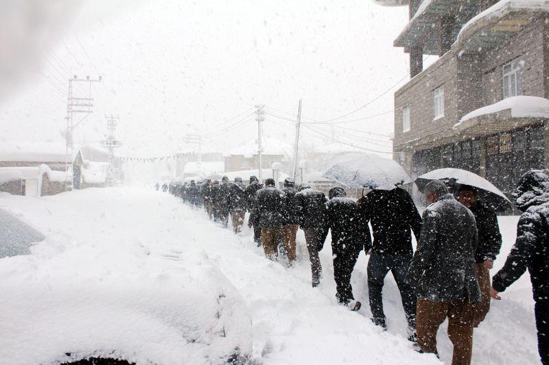 Hakkari'deki hendekler hayatı olumsuz etkiliyor