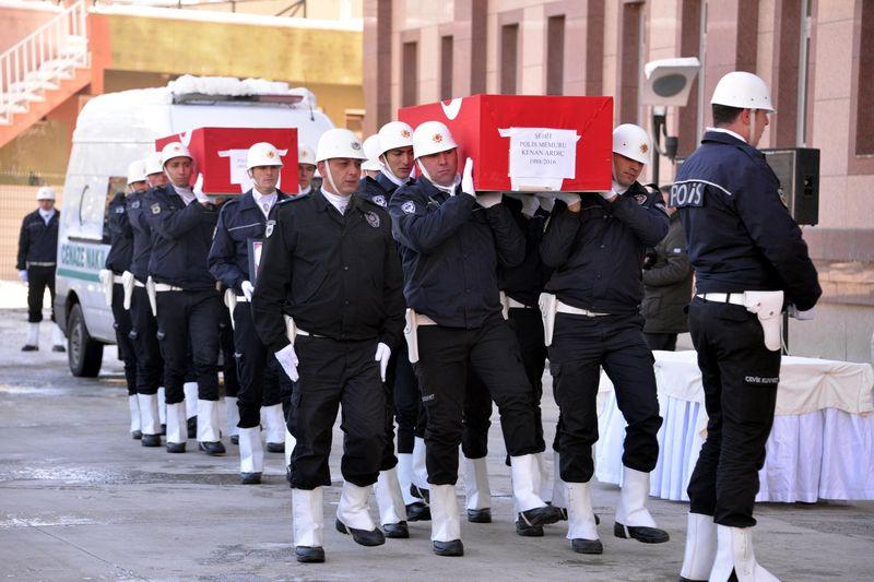 Cizre ve Sur'da şehit olan askerler için tören