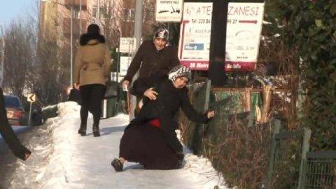 İstanbulluların buzlu kaldırımlarla imtihanı
