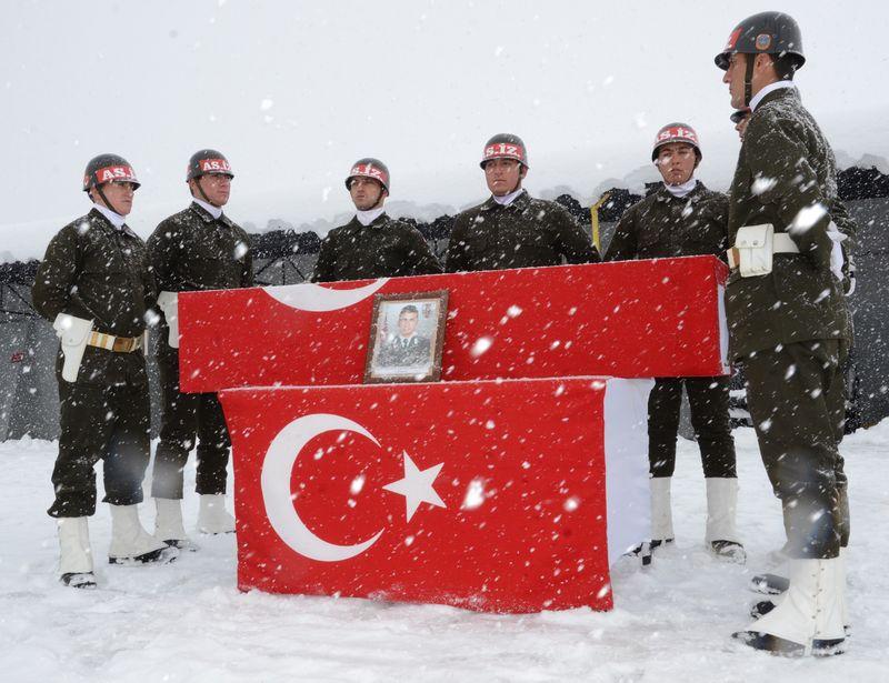 Cizre ve Sur'da şehit olan askerler için tören