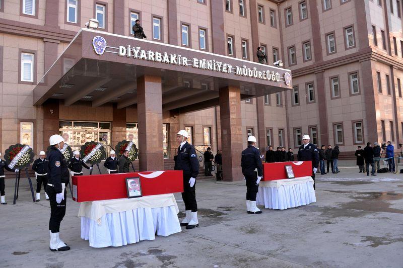 Cizre ve Sur'da şehit olan askerler için tören