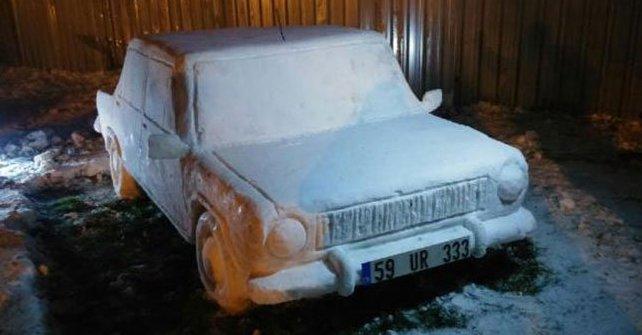 Bağcılar'da 3 kardeş kardan otomobil yaptı