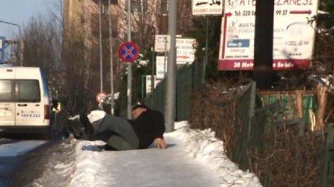 İstanbulluların buzlu kaldırımlarla imtihanı