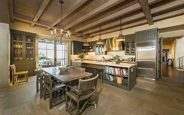 Lady Gaga Malibu'dan harika bir ev satın aldı