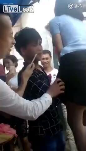 Çin'de akıl almaz düğün geleneği