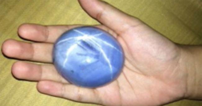 Dünyanın en büyük safiri bulundu