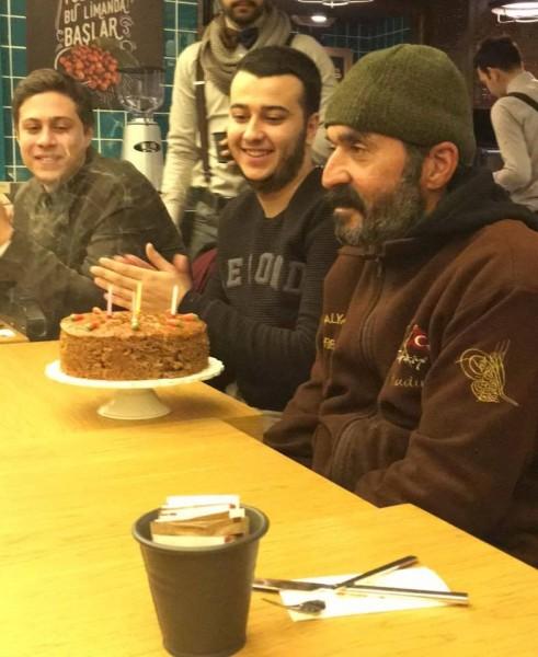 Kağıt toplayıcısına doğum günü sürprizi