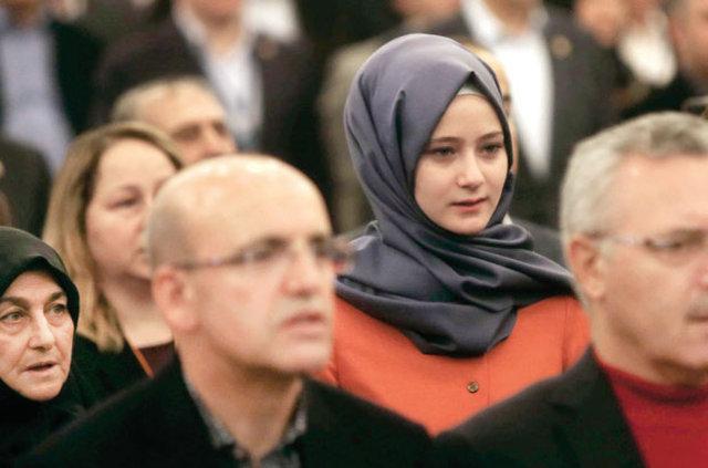 Hacer Davutoğlu: Babamı neredeyse hiç göremiyorum