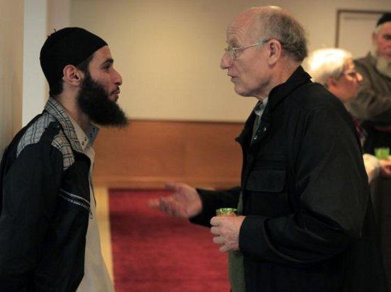 Fransızlar cami ve mescitleri ziyaret etti