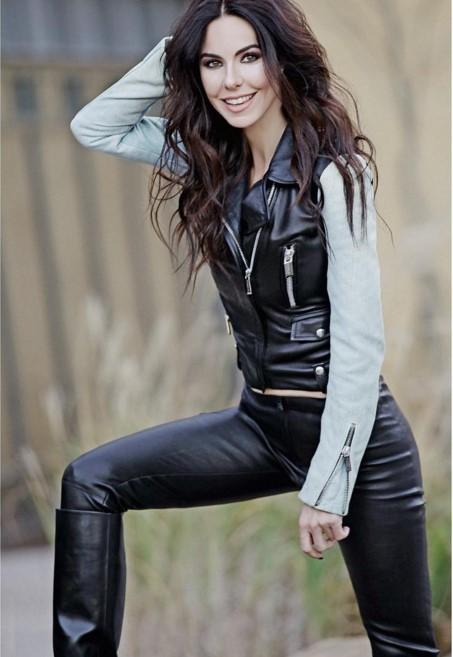 Defne Samyeli'nin kızı manken oldu