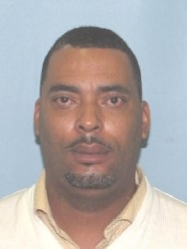 Aranan zanlı polislere yeni fotoğrafını gönderdi