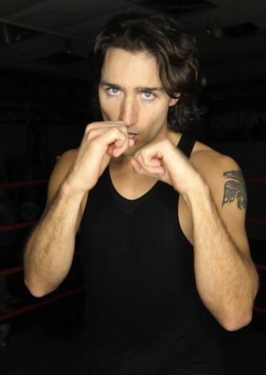 Kanada lideri Trudeau camide dua etmiş