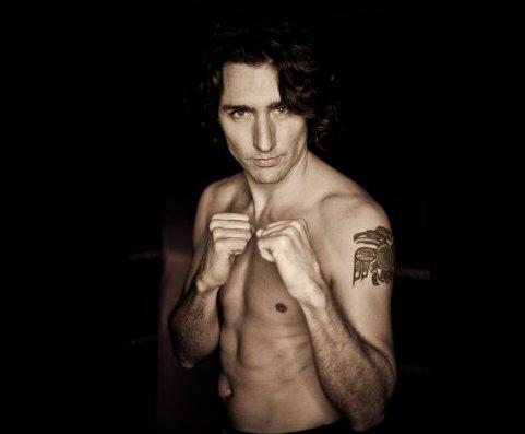 Kanada lideri Trudeau camide dua etmiş