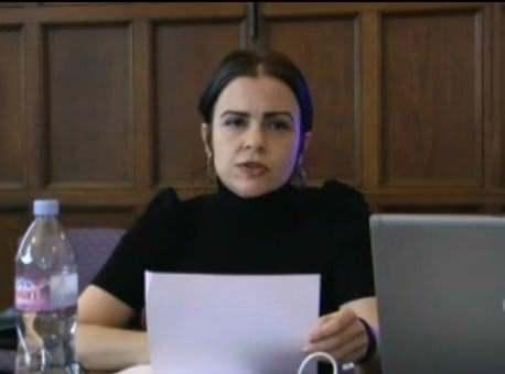 Eski Orgeneral bildiriye imza atan kızını savundu