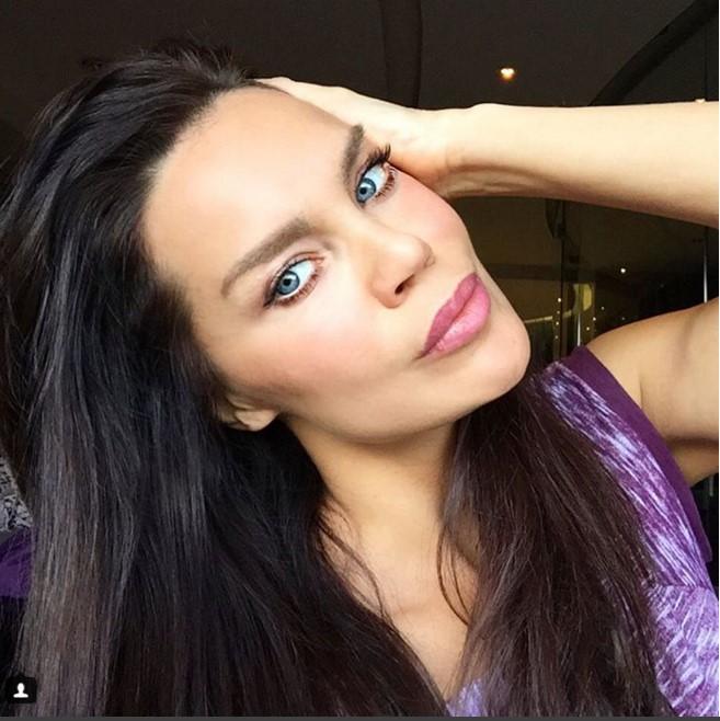 Sinan Akçıl'ın sırtındaki ruj izleri