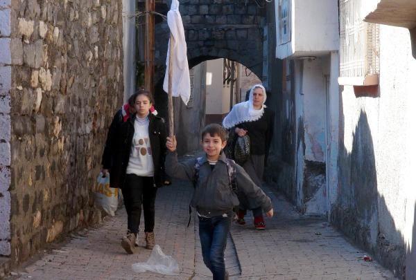 Cizre'de çatışmalar ve kaçış sürüyor