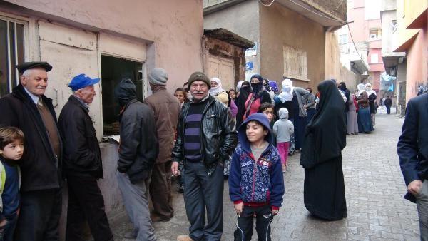 Cizre'de çatışmalar ve kaçış sürüyor