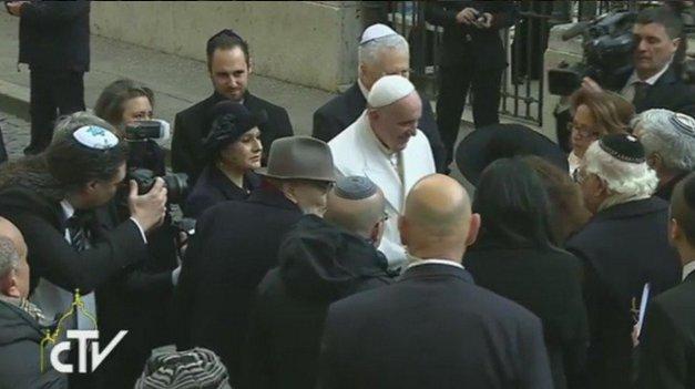 Papa akıllı telefon ile kutsadı