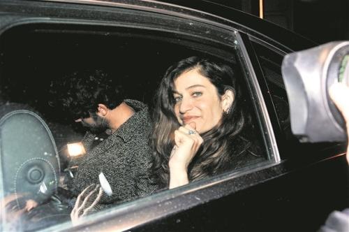 Berrak Tüzünataç'ın yüzü gülüyor