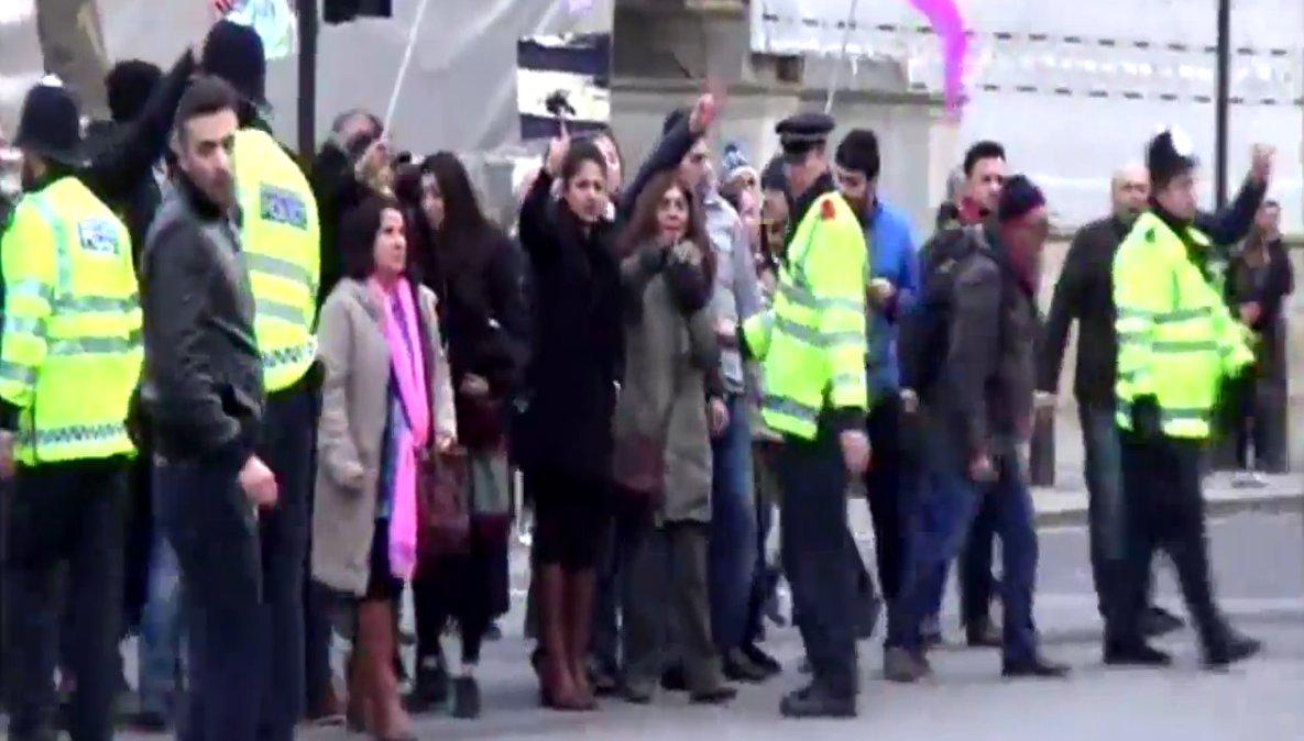 İngiltere'de PKK sempatizanlarına polis müdahalesi