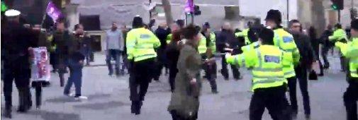 İngiltere'de PKK sempatizanlarına polis müdahalesi